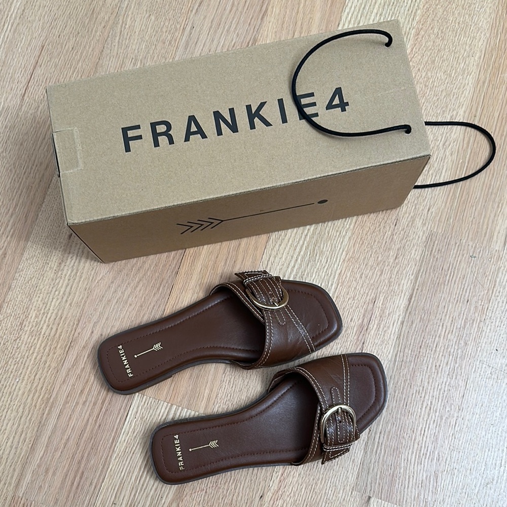 Frankie 4 brown Tate deep tan sandals size 8 gold buckle